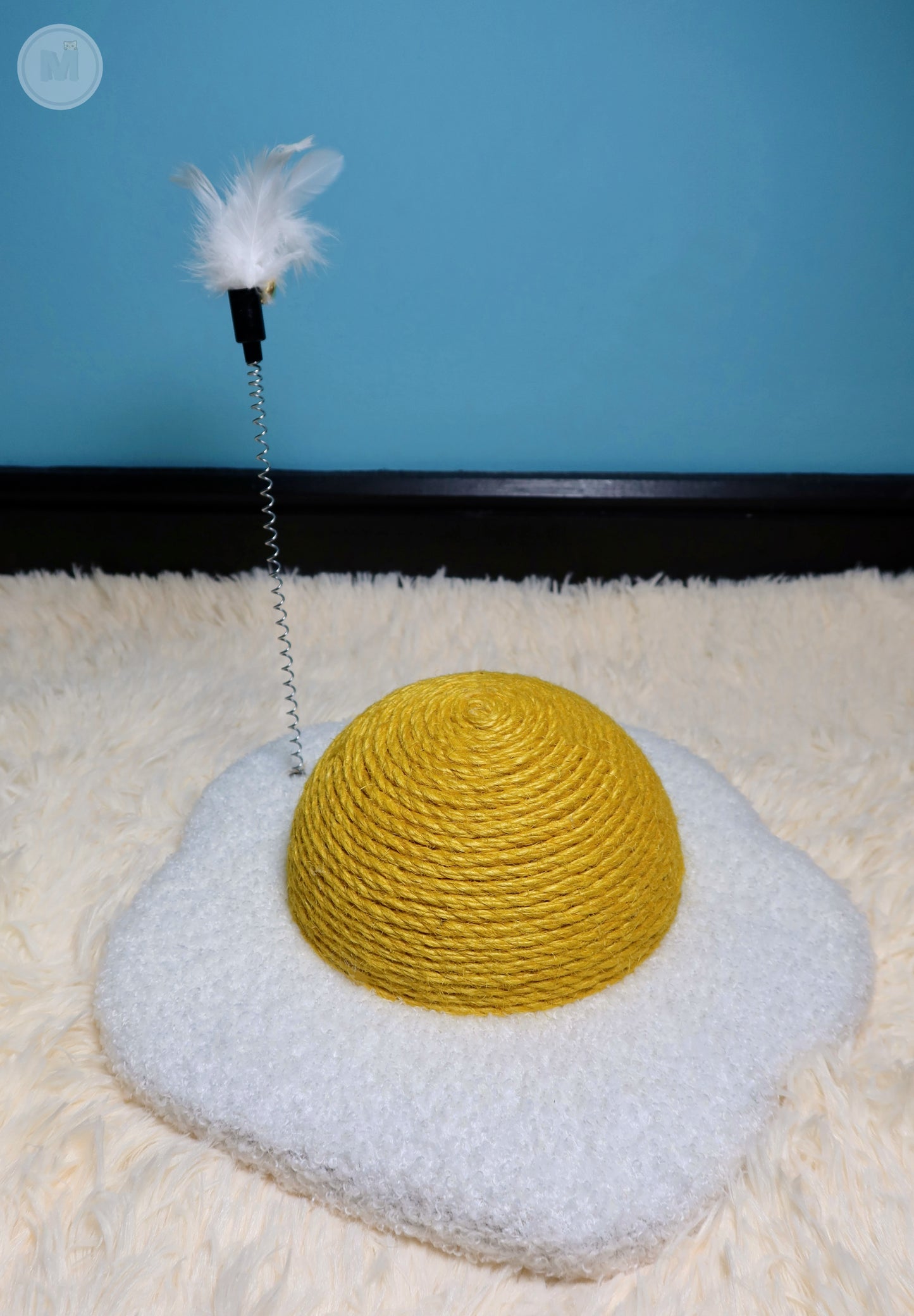 Egg Scratcher with Sisal Egg Yolk