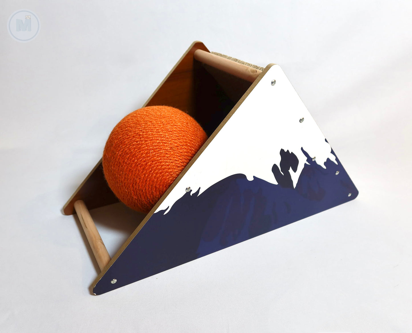 Mountain Cat Scratcher with Sisal Ball