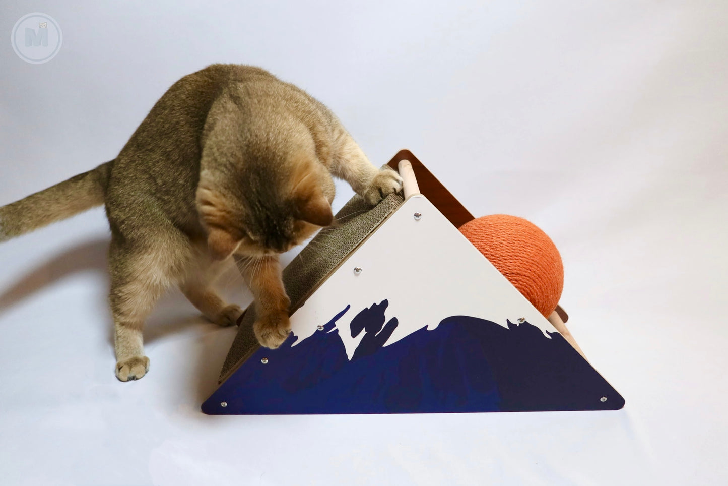 Mountain Cat Scratcher with Sisal Ball