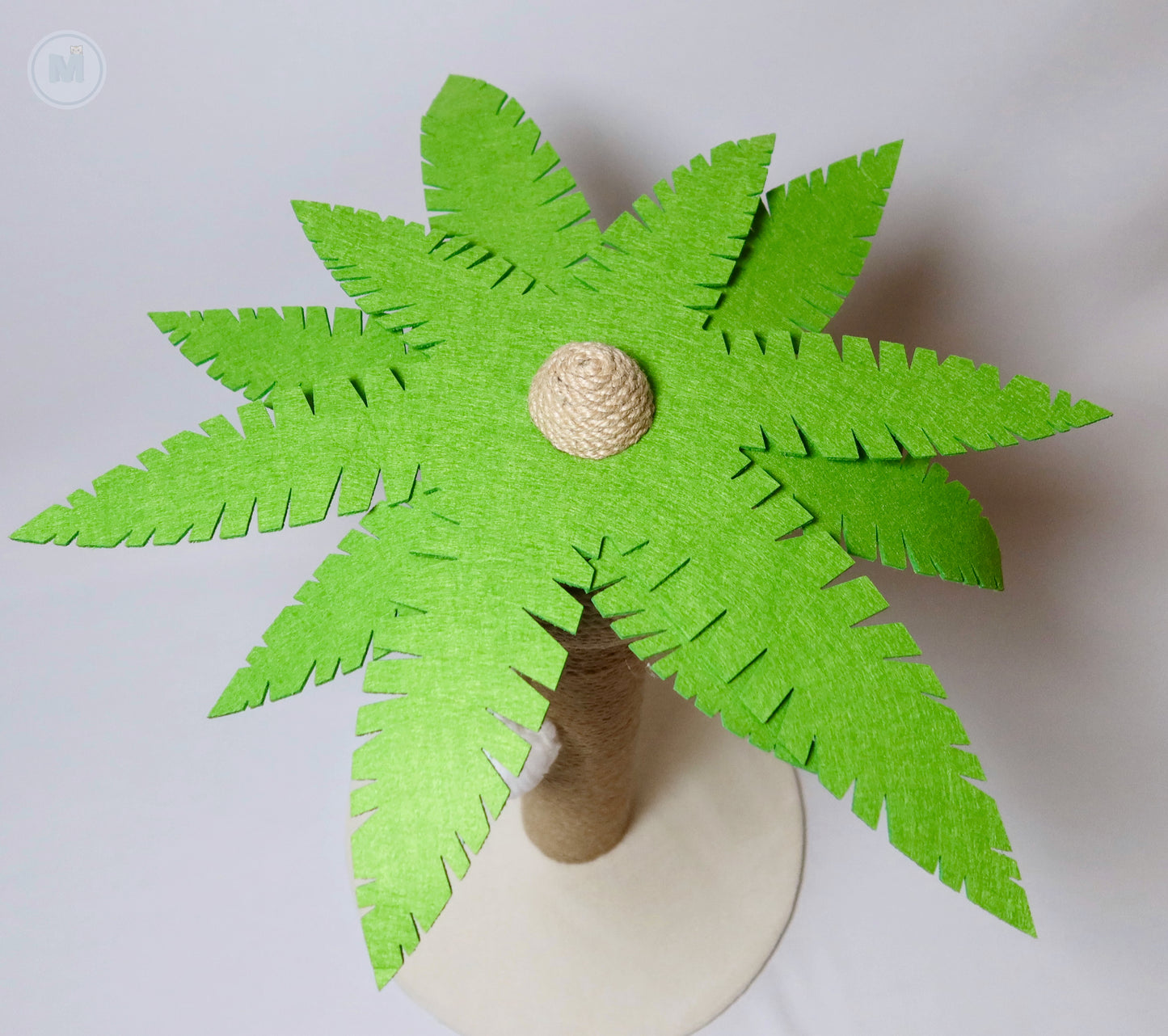 Vacation Set: Beach Chair with Palm Tree Scratcher